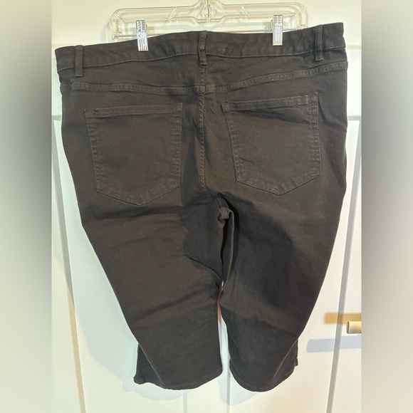 Lane Bryant Black Capri Pants Women’s Size 22 Stretch Cotton Blend - Picture 4 of 5